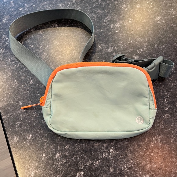 lululemon athletica Handbags - Lululemon belt bag